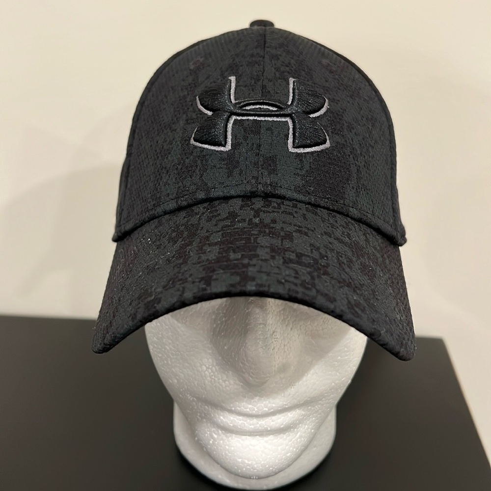 Under Armour Black and Gray Logo Cap Size MD/LG